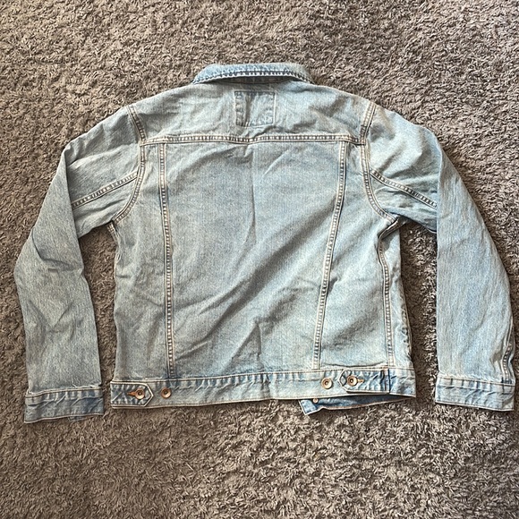 Stonewashed Urban Outfitters vintage lightweight denim jacket - Picture 2 of 3